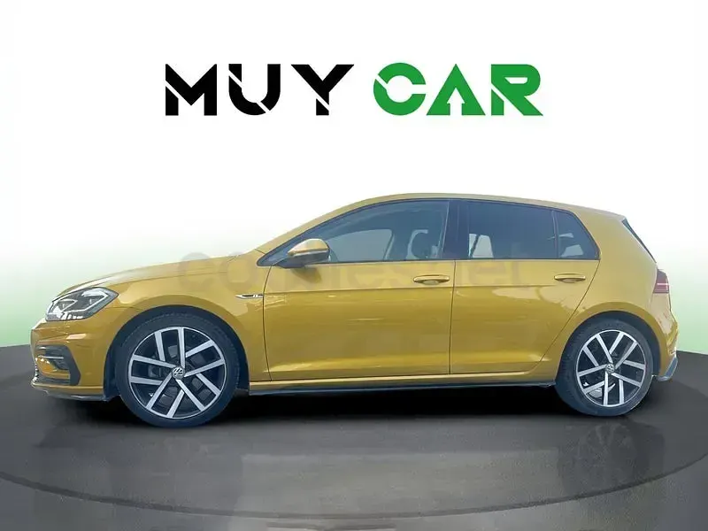 Usado VW Golf VII Sportline 115 CV (84 kW) 2017 Amarillo Berlina