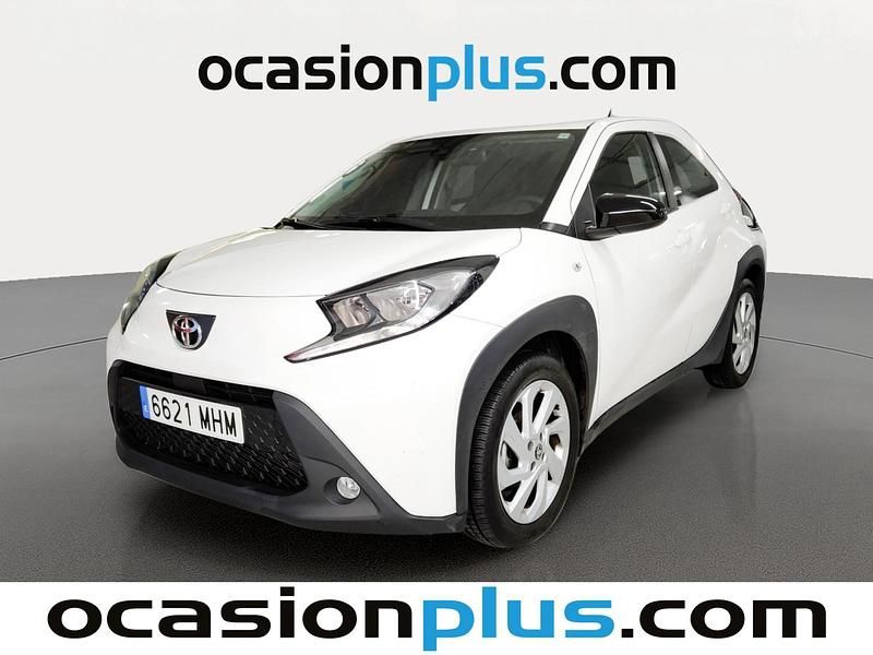 Usado Toyota Aygo X Play 72 CV (52 kW) 2023 Blanco SUV