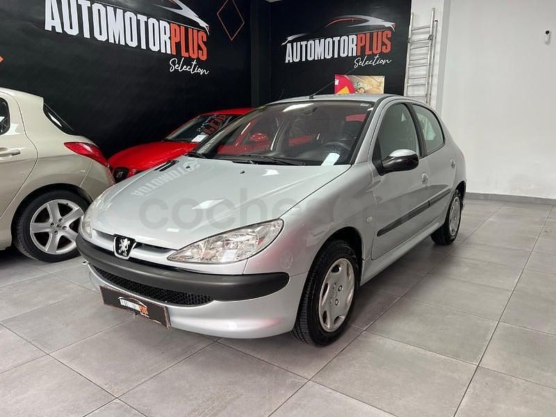 Usado Peugeot 206 70 CV (51 kW) 2003 Gris / plata Berlina