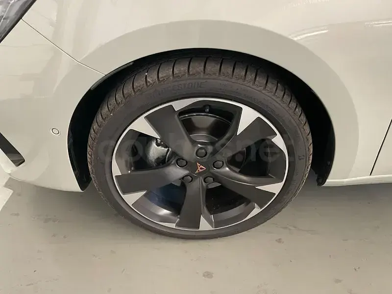 Usado Cupra Leon 150 CV (110 kW) 2025 Beige Berlina