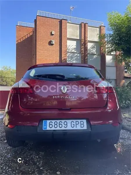 Usado Renault Mégane III Dynamique 105 CV (77 kW) 2009 Rojo Berlina