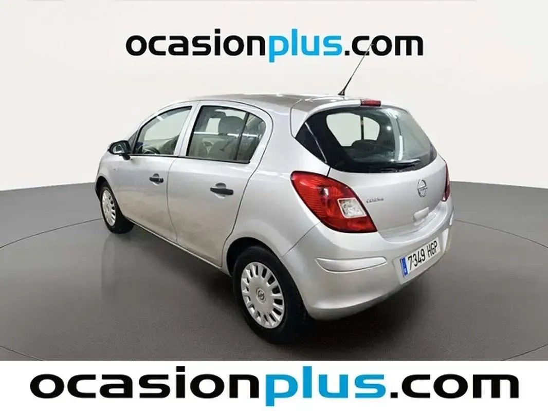 Usado Opel Corsa Essentia 86 CV (63 kW) 2011 Plateado Utilitario
