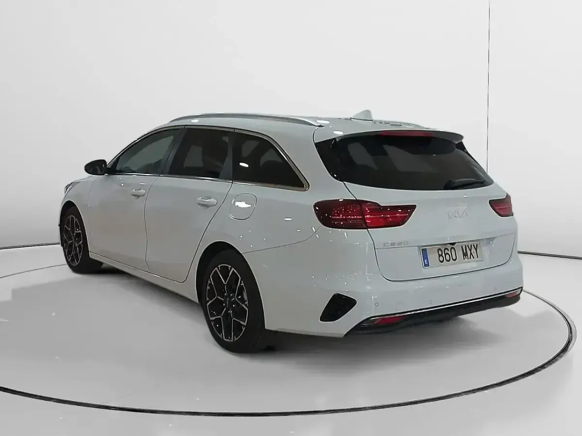 Usado Kia Ceed Style 101 CV (74 kW) 2025 Blanco Utilitario