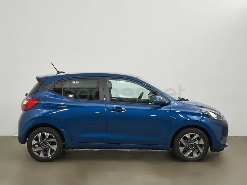 Usado Hyundai i10 63 CV (46 kW) 2025 Azul Utilitario