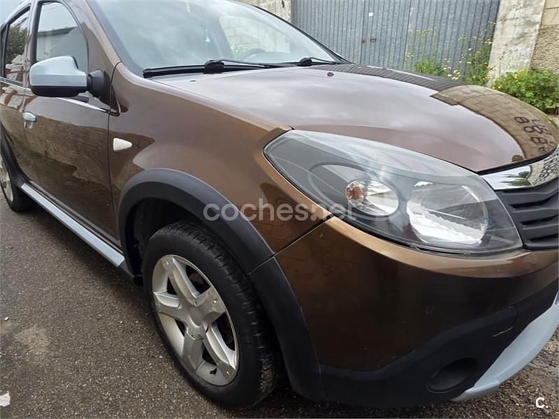 Usado Dacia Sandero Stepway 85 CV (62 kW) 2012 Marrón Berlina