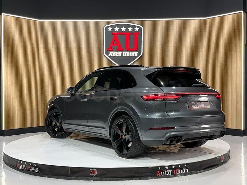 Usado Porsche Cayenne Turbo 550 CV (404 kW) 2018 Gris / plata SUV