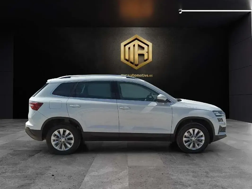 Usado Skoda Karoq Selection 150 CV (110 kW) 2024 Blanco SUV