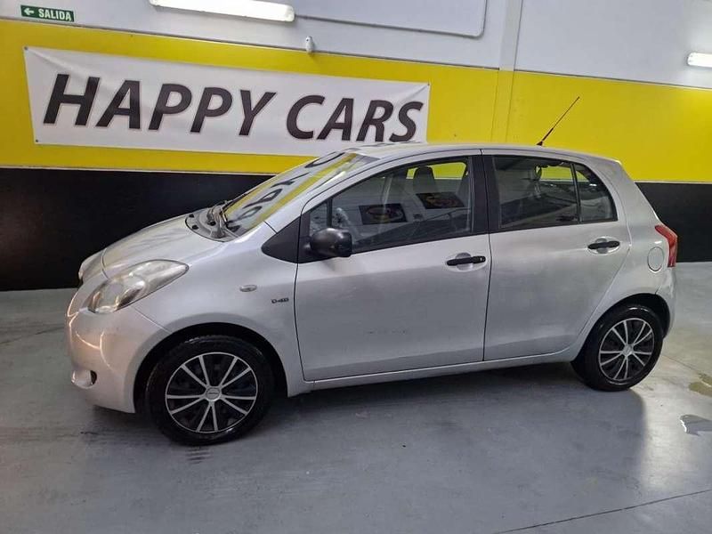 Plateado Usado 2007 Toyota Yaris Utilitario | 4999 € (Super precio) - Imagen 1/4