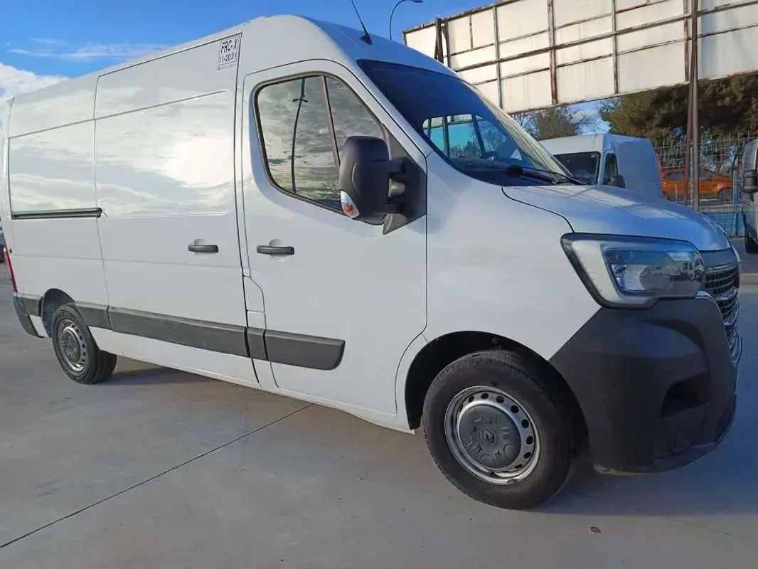 Usado Renault Master 135 CV (99 kW) 2022 Blanco Monovolumen