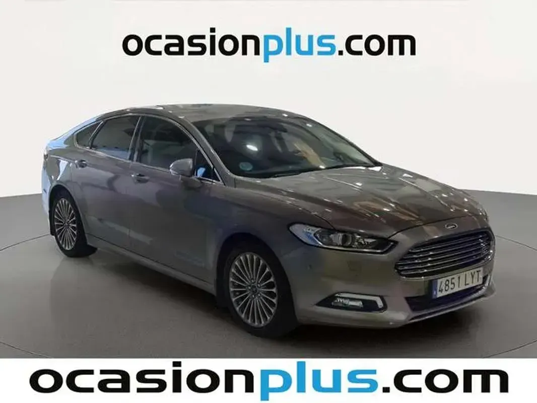 Usado Ford Mondeo Titanium 160 CV (117 kW) 2018 Plateado Berlina