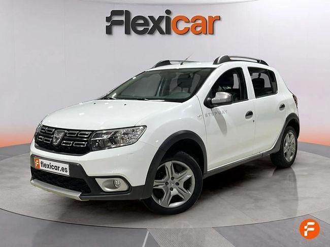Usado Dacia Sandero Comfort 90 CV (66 kW) 2019 Blanco Utilitario
