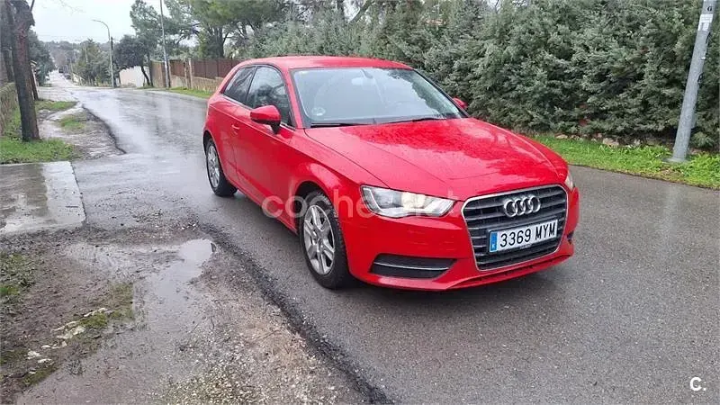 Usado Audi A3 Premium 105 CV (77 kW) 2013 Rojo Berlina