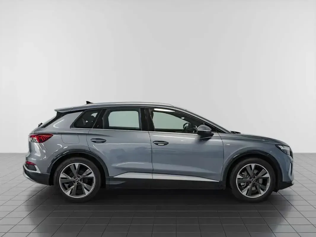 Usado Audi Q4 e-tron S-Line 150 kW (204 HP) 2023 Azul SUV