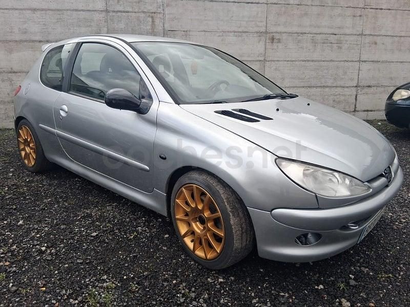 Usado Peugeot 206 90 CV (66 kW) 2002 Gris / plata Berlina