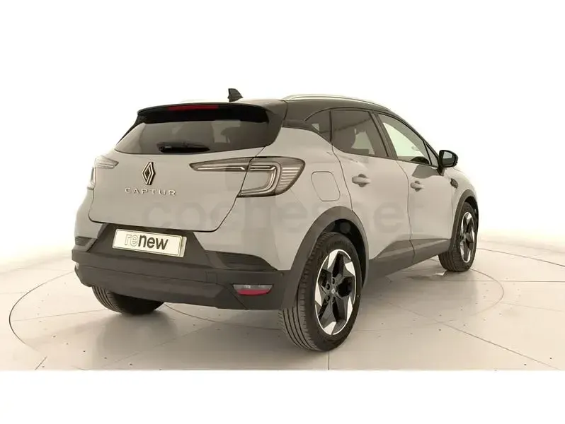 Usado Renault Captur Techno 100 CV (73 kW) 2025 Gris / plata SUV