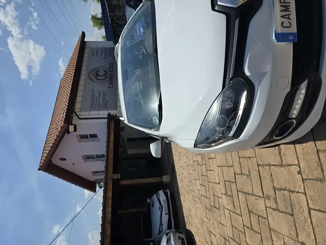 Usado Renault Mégane GrandTour Business 95 CV (69 kW) 2016 Blanco Familiar