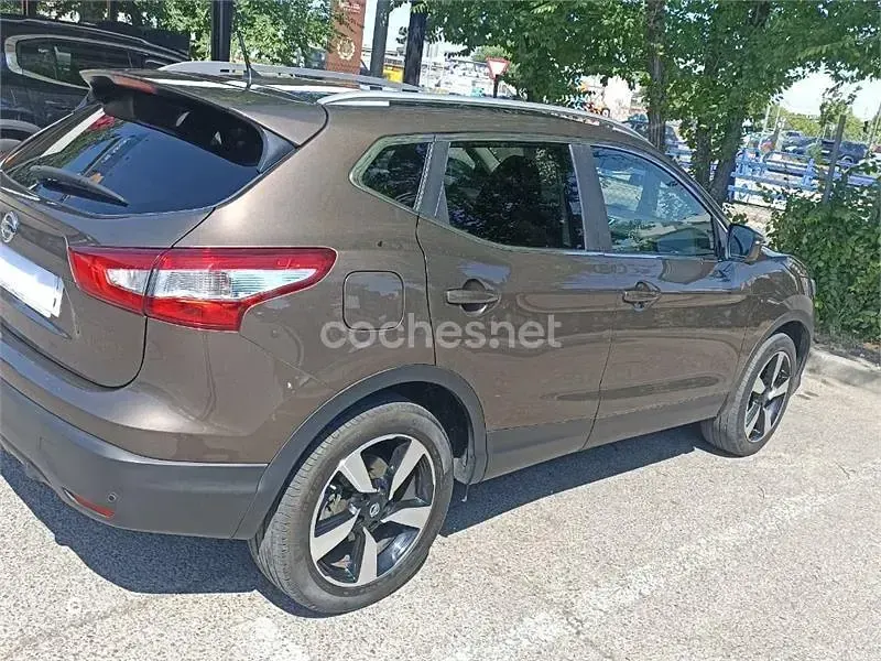 Usado Nissan Qashqai Premium Edition 115 CV (84 kW) 2015 Marrón SUV