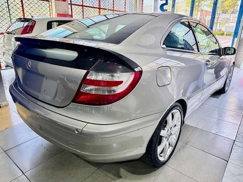 Usado Mercedes C230 Classic 204 CV (150 kW) 2005 Beige Coupe