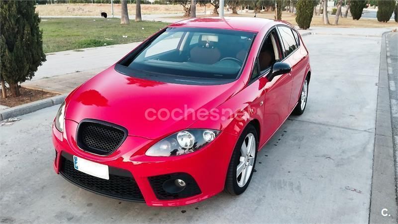 Usado Seat Leon Sport 140 CV (102 kW) 2005 Rojo Berlina