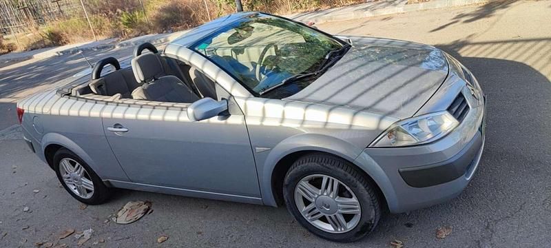 Usado Renault Mégane Cabriolet Dynamique 135 CV (99 kW) 2006 Beige Descapotable