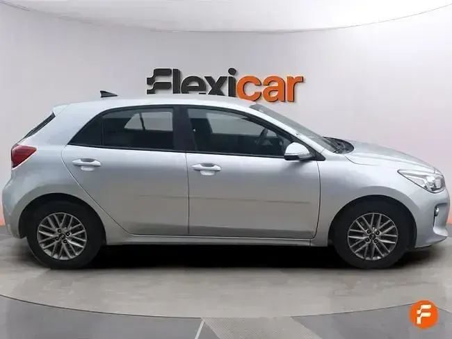 Usado Kia Rio 100 CV (73 kW) 2019 Gris