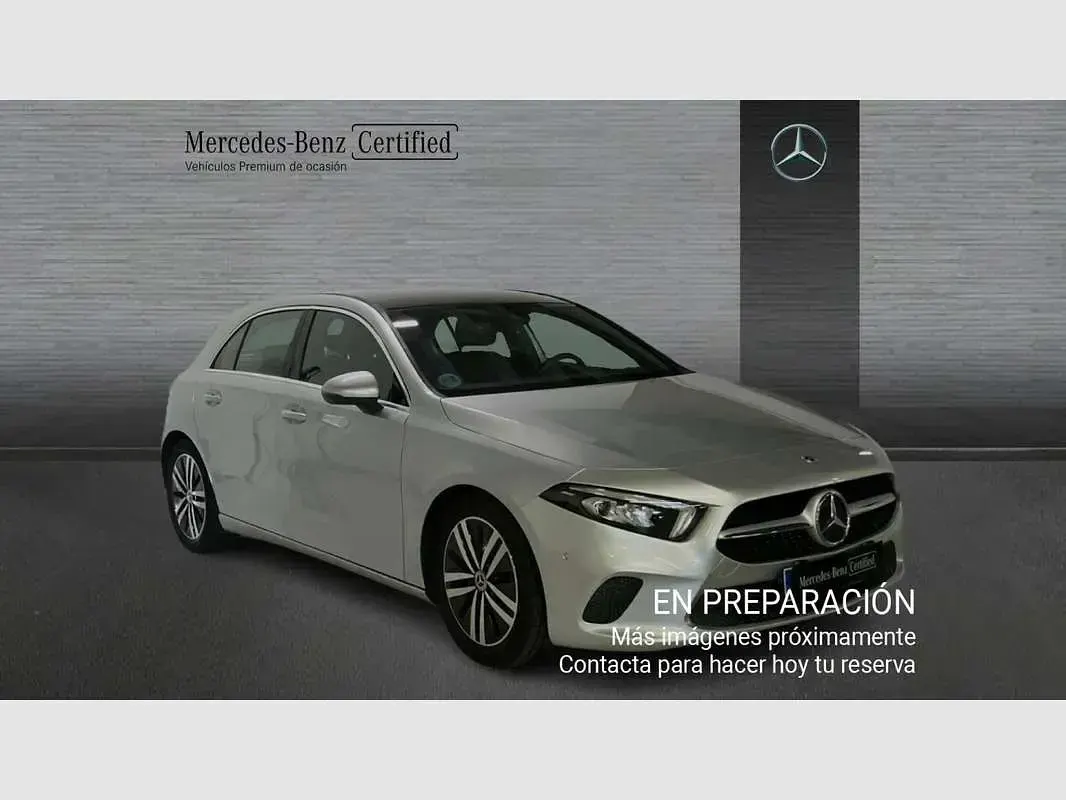 Usado Mercedes A180 136 CV (100 kW) 2022 Plateado Utilitario