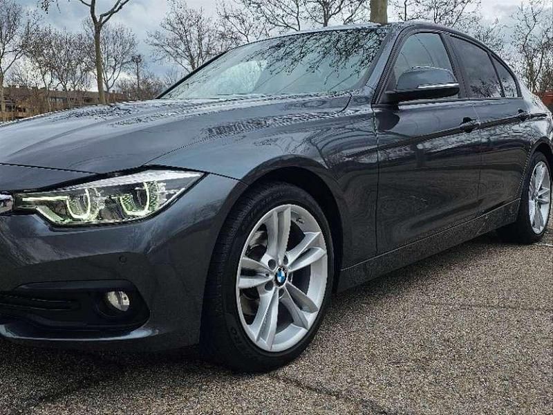 Gris Usado 2016 BMW 318 Advantage Berlina | 14.900 € (Precio justo) - Imagen 1/4