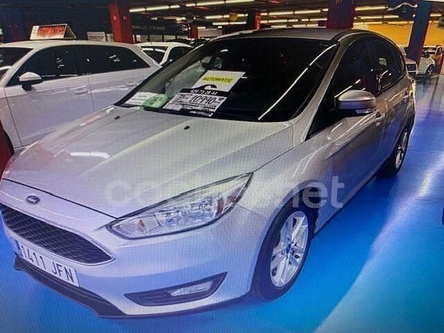 Gris / plata Usado 2015 Ford Focus Trend Berlina | 8999 € (Buen precio) - Imagen 1/4
