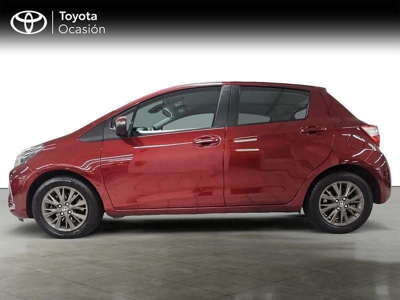 Usado Toyota Yaris Active 100 CV (73 kW) 2018 Rojo