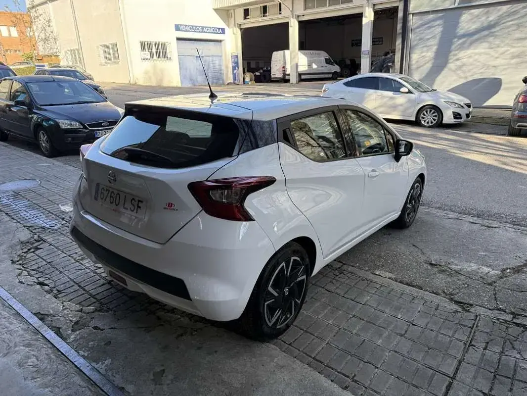 Usado Nissan Micra Acenta 92 CV (67 kW) 2021 Blanco Utilitario