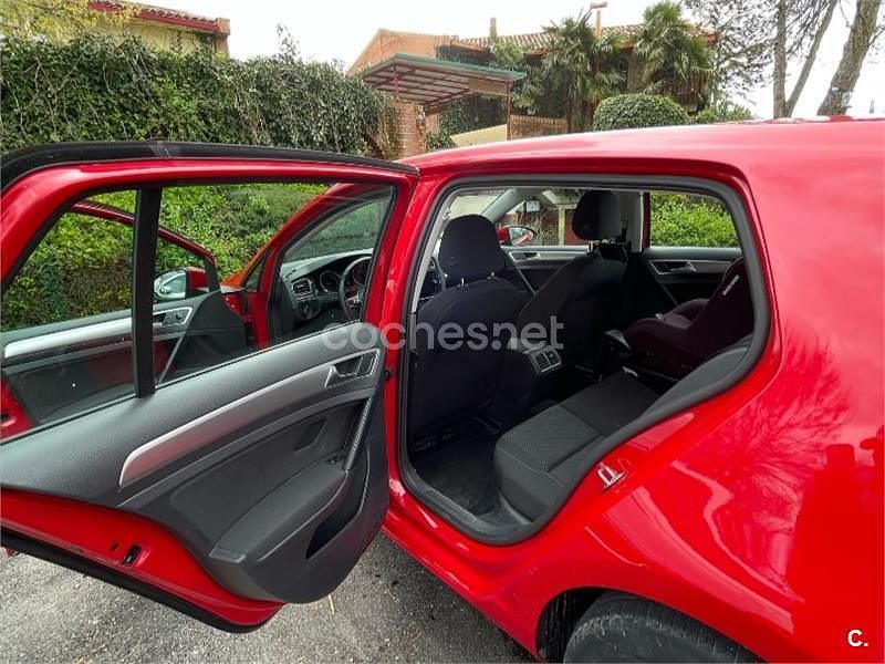 Usado VW Golf VII 115 CV (84 kW) 2019 Rojo Berlina