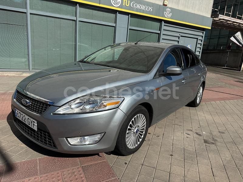 Gris / plata Usado 2010 Ford Mondeo Ambiente Berlina | 5300 € (Precio justo) - Imagen 1/4