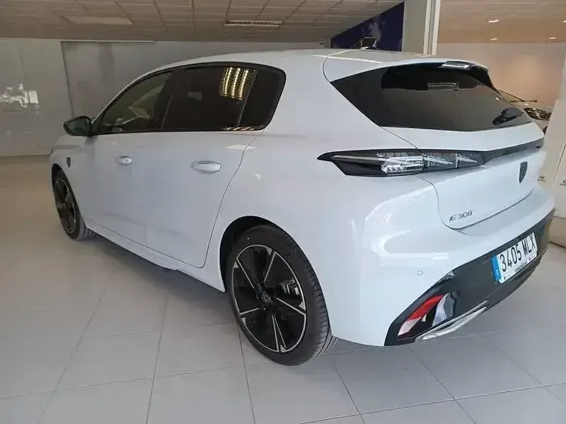 Usado Peugeot e-208 114 kW (156 CV) 2023 Blanco Utilitario