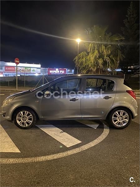 Usado Opel Corsa Essentia 75 CV (55 kW) 2010 Gris / plata Utilitario