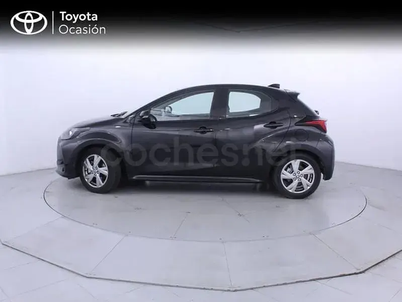 Usado Toyota Yaris Hybrid Active 116 CV (85 kW) 2025 Negro Berlina