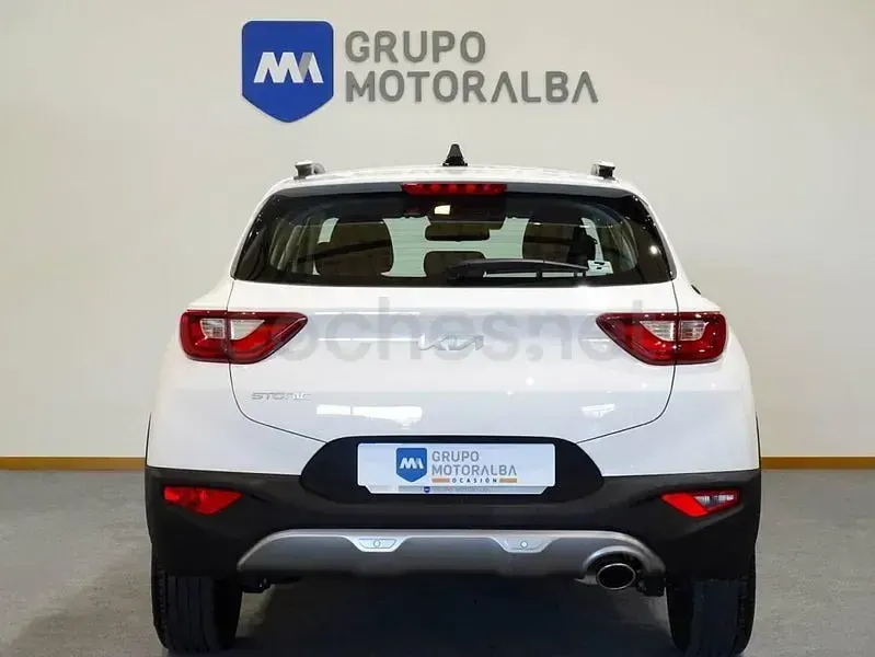 Usado Kia Stonic 84 CV (61 kW) 2023 Blanco SUV