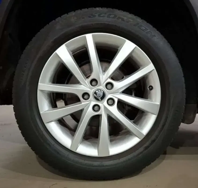 Usado Skoda Kodiaq Ambition 150 CV (110 kW) 2022 Gris SUV