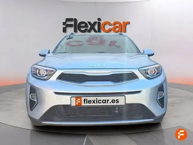Usado Kia Stonic 100 CV (73 kW) 2022 Gris SUV