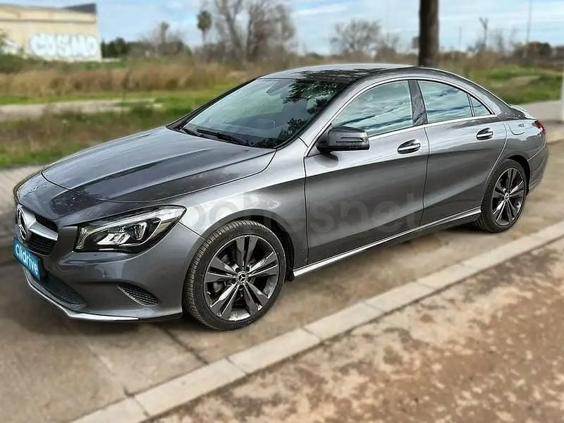 Usado Mercedes CLA200 136 CV (100 kW) 2018 Gris / plata Berlina