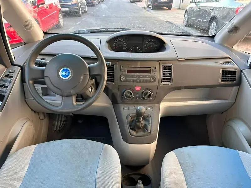 Usado Fiat Idea Active 95 CV (69 kW) 2005 Gris / plata Monovolumen