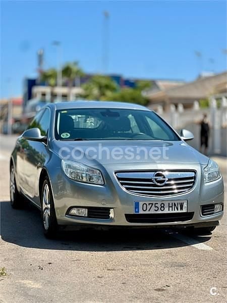 Usado Opel Insignia Selective 130 HP (95 kW) 2013 Cinzento Sedan
