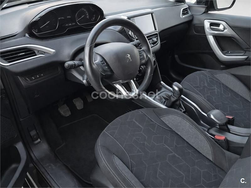 Usado Peugeot 2008 Style 110 CV (80 kW) 2016 Gris / plata SUV