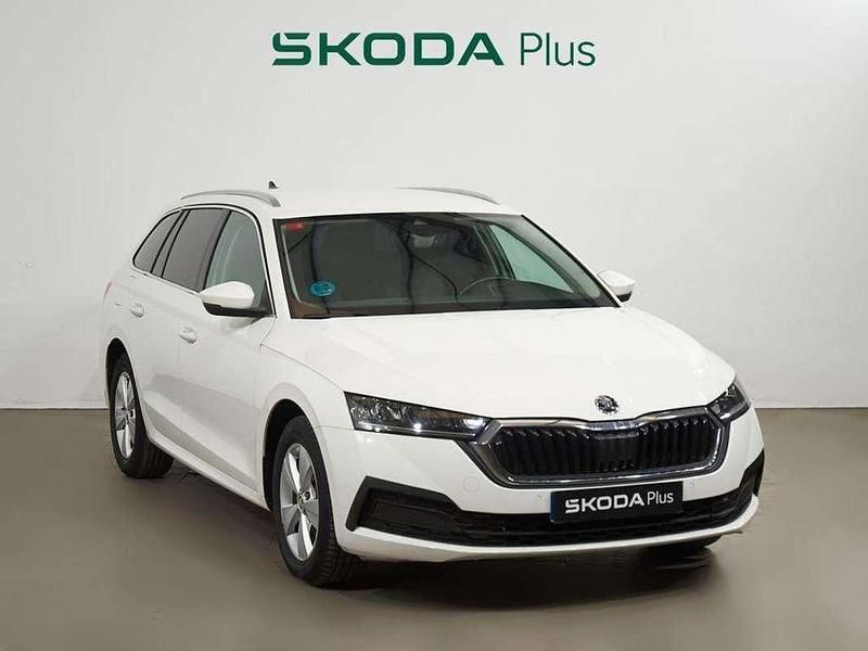 Blanco Usado 2021 Skoda Octavia Ambition Utilitario | 17.900 € (Precio justo) - Imagen 1/4
