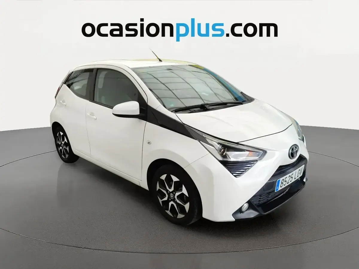 Usado Toyota Aygo X-play 72 CV (52 kW) 2020 Blanco Utilitario