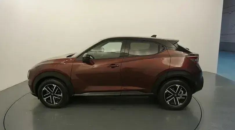 Usado Nissan Juke N-Connecta 114 CV (83 kW) 2025 Burgundy (metalizado) monotono SUV