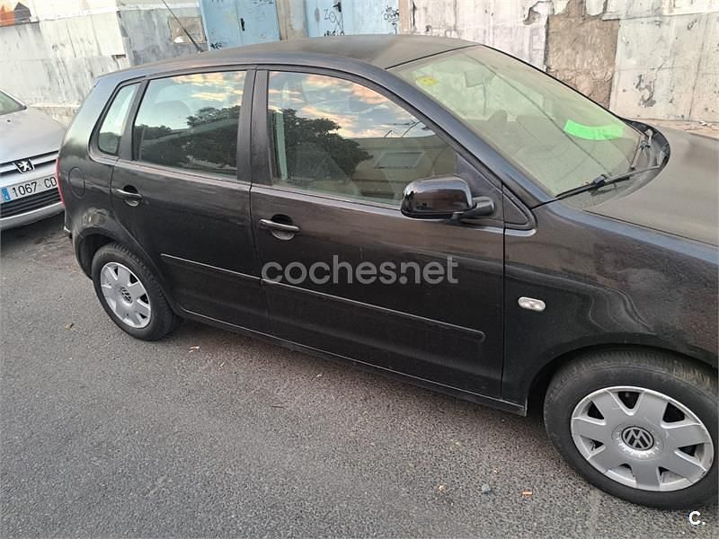 Usado VW Polo Trendline 75 CV (55 kW) 2003 Negro Berlina