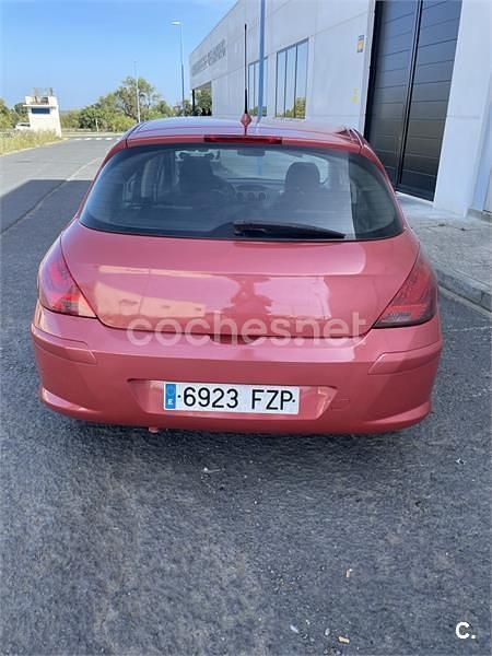 Usado Peugeot 308 110 HP (80 kW) 2008 Vermelho Sedan
