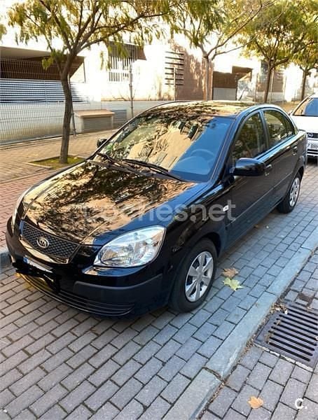 Negro Usado 2006 Kia Rio EX Berlina | 5500 € (Precio justo) - Imagen 1/4