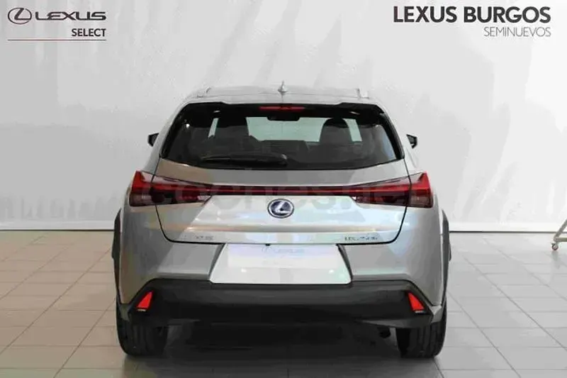 Usado Lexus UX Business Edition 184 CV (135 kW) 2021 Gris / plata SUV