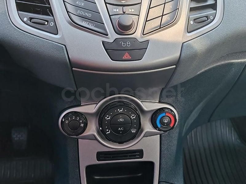 Usado Ford Fiesta Trend 68 CV (50 kW) 2009 Blanco Utilitario